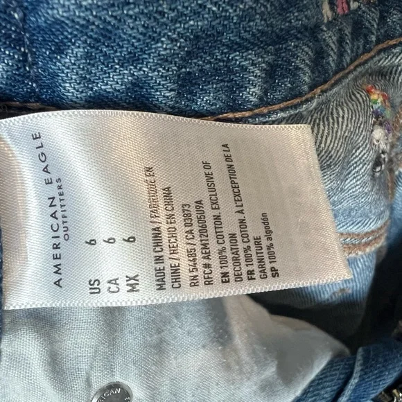 American Eagle (AE) Denim Embroidered '90s Boyfriend Short Sz 6 100% Cotton - Picture 5 of 5